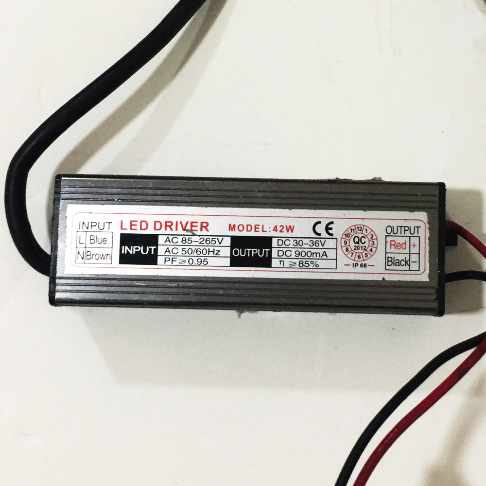Driver p/Lampara LED, IP66, 42W, Output: 30-36Vdc, 900mA, 85-265Vac, PF≥0.95