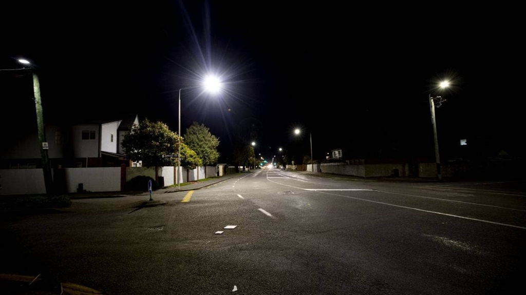 Lámpara Street Light LED Tipo COB con Fotocelda, 200W, 4x50W, CW 6000K, 100-277Vac, 90x145 Grados