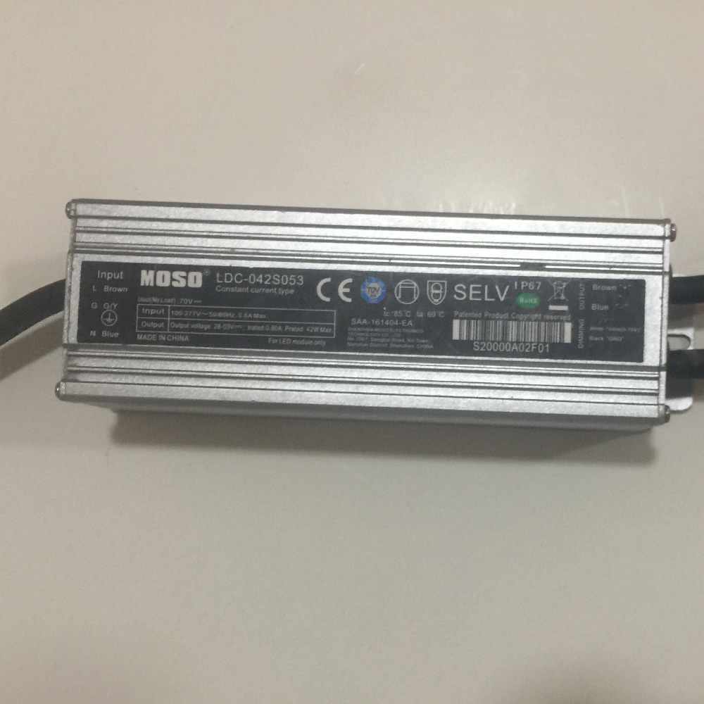 Driver p/Lámpara LED Dimmable de 0-10V con Supresor de Pico externo 20KV/20KA, 42W, 100-277Vac, Output: 28-53Vdc, 800mA, IP67