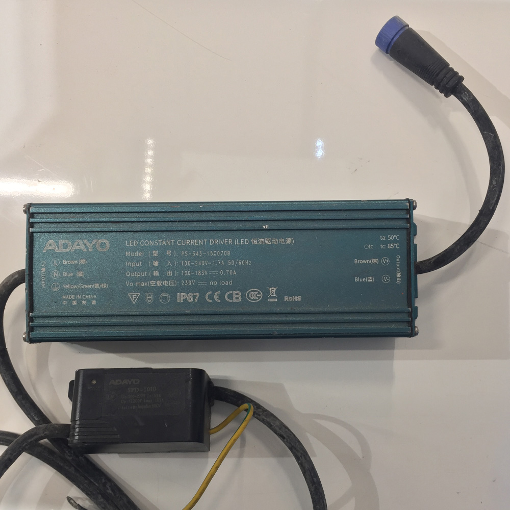 Driver p/Lámpara LED, IP67 con Supresor de Pico externo 10KA, 120W, 100-240Vac, Output: 100-183Vdc, Con conector IP68 en la salida, 700mA