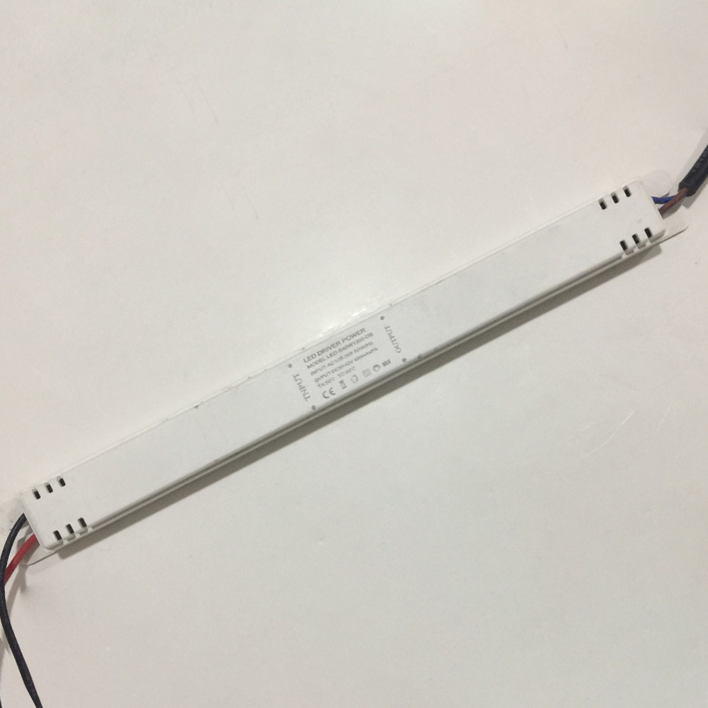 Driver tipo Slim LED, 18W, 100-265Vac, 30-42Vdc, 450mA, IP20