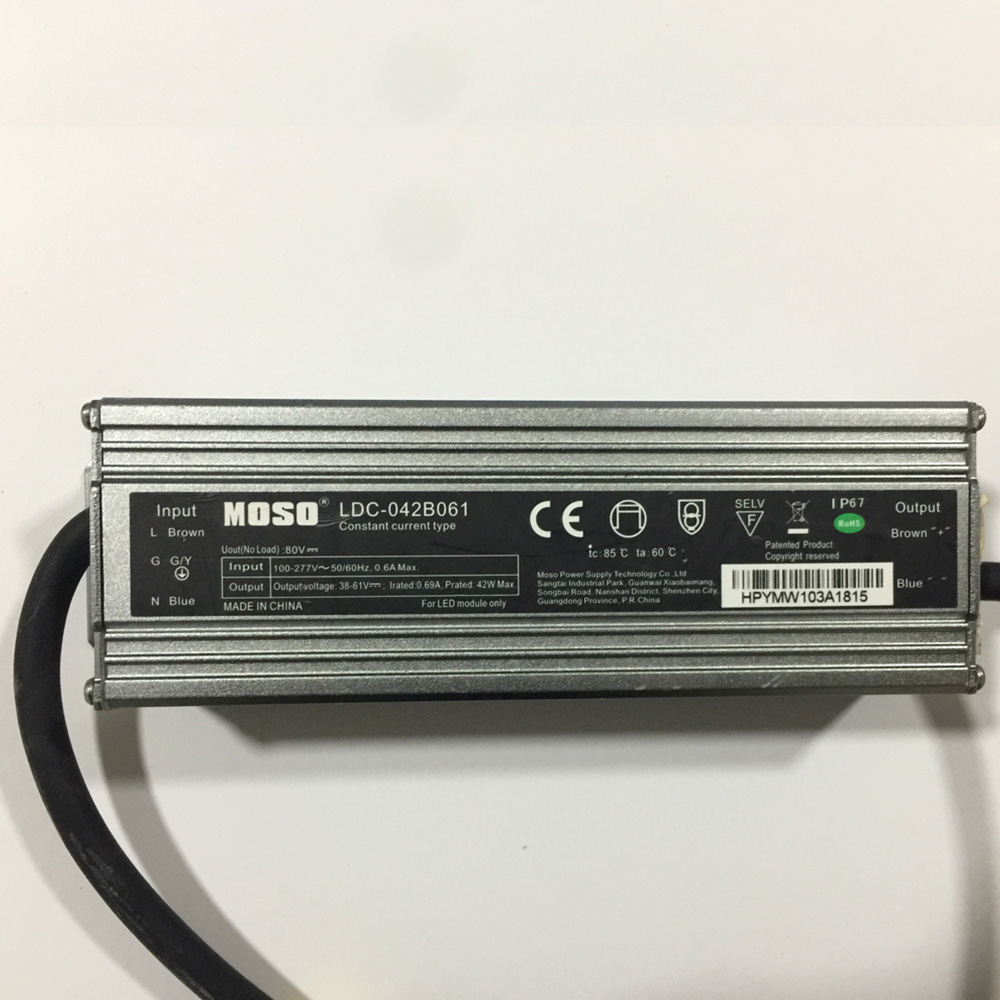 Driver p/Lámpara LED, 42W, 100-277Vac, Output: 38-61Vdc, Con conector IP68 en la salida, 690mA, IP67