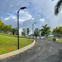 Lámpara Solar de Calle LED de 40W con Panel Integrado de 21W, 13.5V y Sensor de Movimiento, SMD2835 x 90pcs, 5000K, 140x70 Grados, Con Batería de Litio 115.2Wh, 9.6V, 12000mAh, IP65, Negra, 150Lm/W