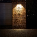 Lámpara Solar LED de Pared (Aplique) de 6W con Panel Solar Integrado de 2.8W, 5.5V y Sensor de Movimiento, SMD2835 x 35pcs, 3000K Blanco Cálido, 140x70 Grados, Con Batería de Litio de 11.1Wh, 3.7V, 3000mAh, IP65, Dimensiones: 230x97x42.7mm, Color Ladrillo, 133Lm/W