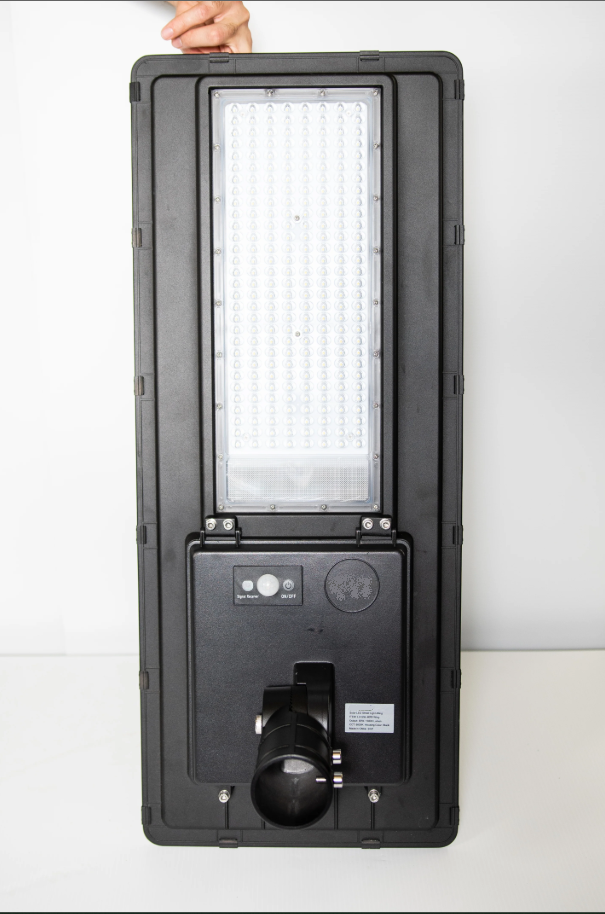 Lámpara Solar de Calle LED de 80W con Panel Integrado de 42W, 17.5V y Sensor de Movimiento, 6000K Blanco Frío, 140x70 Grados, Con Batería de Litio 153.6Wh, 17.5V, IP65, Negra, 172.5Lm/W