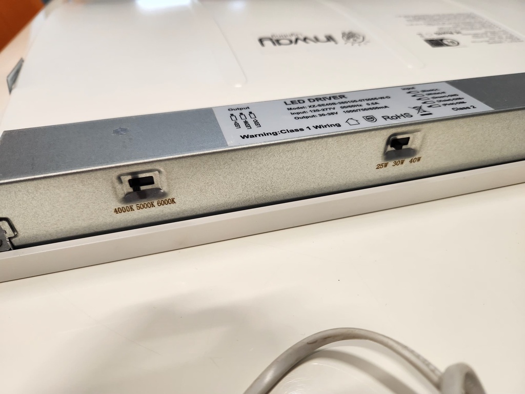 Troffer Curvo Panel LED Cuadrado p/Empotrar con Switch, 25W / 30W / 40W, Múltiple CCT NW 4000K / 5000K / CW 6000K, 125Lm/w, 100-277Vac, Dimmable de 0-10Vdc, 24&quot;x24&quot;(600x600mm), Borde Blanco, UL
