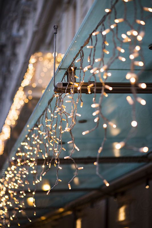 Lagrima / Carambano LED p/Exterior, 14W, 2,040Lm, 2700K Blanco Cálido, 110Vac, 240pcs de LED, 48 tiras, 5Mx0.7M, Con cable blanco de cobre 2xφ0.2mm2, IP44