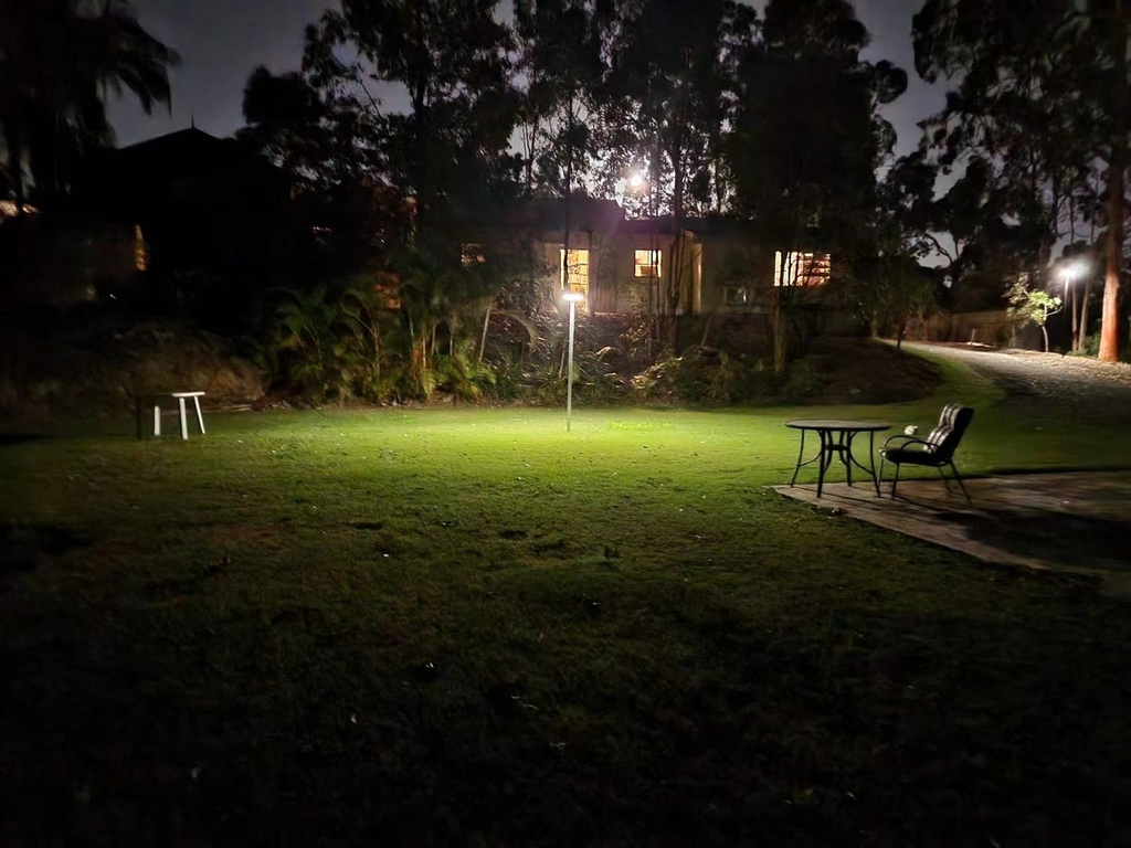 Lámpara Solar Garden Light LED, 20W, con Panel Integrado de 12.5W, 10V, 3000K + 4000K, Con Batería de Litio 38.4Wh, 6.4V, 6000mAh, Base: 50-60mm, IP65, 360 Grados