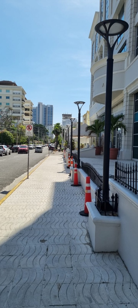 Lámpara Garden Light LED, Murat, DGIN-GK75, 75W, 4000K Blanco Natural, 100-277Vac, Con supresor de pico externo de 10KV, 50,000 horas de vida útil, Base: 76mm, IP66, 120 Grados