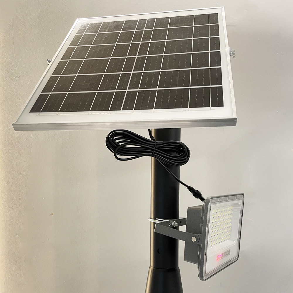 Reflector LED Solar de 1500 Lm con Panel de 20W/6V, 6500K/7000K Blanco Frío, 90 Grados, Con Batería de Litio de 15AH/3.2V, IP65, Gris, Incluye: Panel Solar