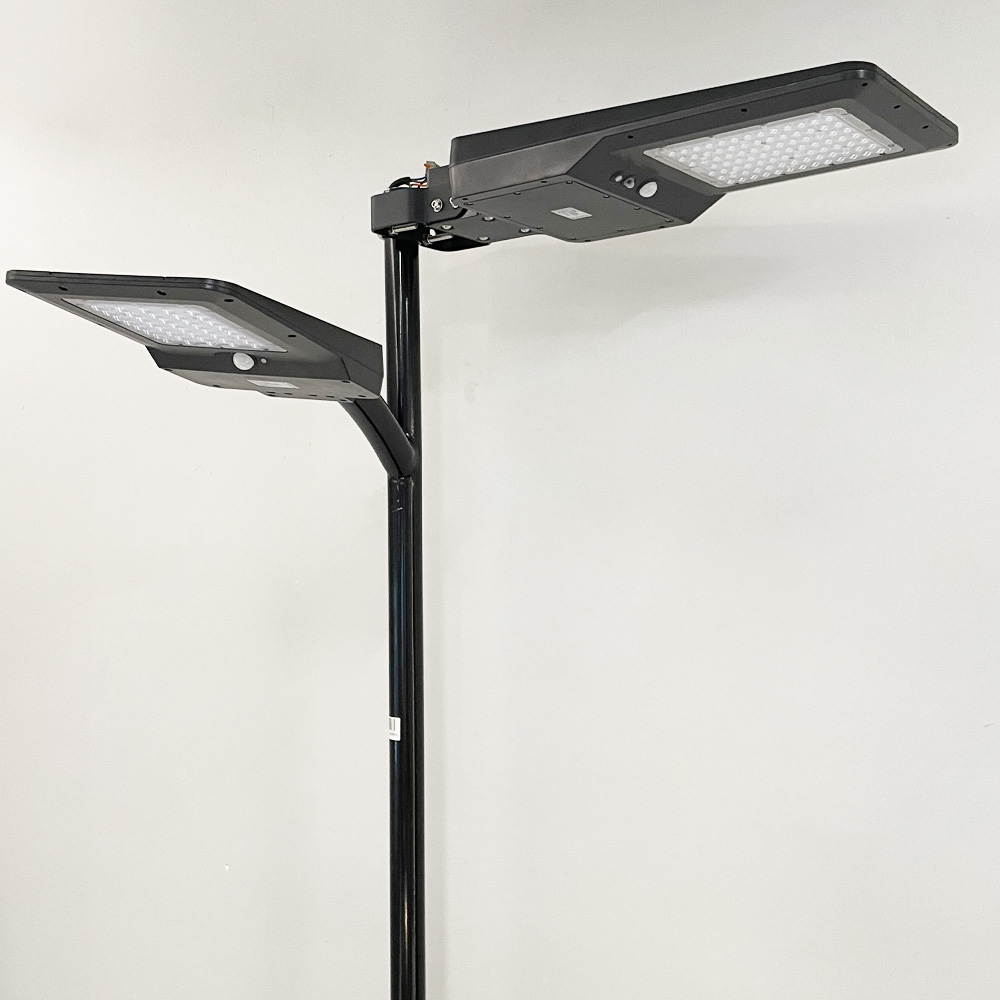 Lámpara Solar de Calle LED de 6000 Lm con Panel Integrado de 21W, 13.5V y Sensor de Movimiento, SMD2835 x 90pcs, 5000K, 140x70 Grados, Con Batería de Litio 115.2Wh, 9.6V, 12000mAh, IP65, Negra