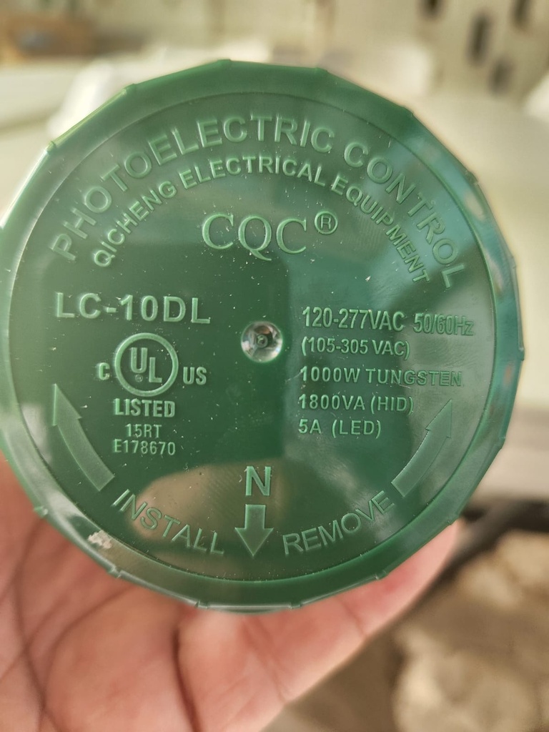 Fotocelda de 3 pin con cover verde (Fail-Off mode), 1800W, 380 Joule, 10000Amp, 120-277Vac, Material: Polipropileno (PP)