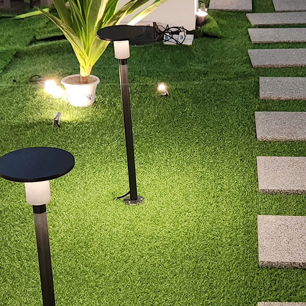 Lampara Estaca Plana Solar p/Jardin, 2W, CW 6000K, Con bateria de litio de 3.7V / 3700mAh, IP65, 100 Grados, Dimensiones: Ø150x605mm, Material: Aluminio, No incluye: Poste, estaca y pedal