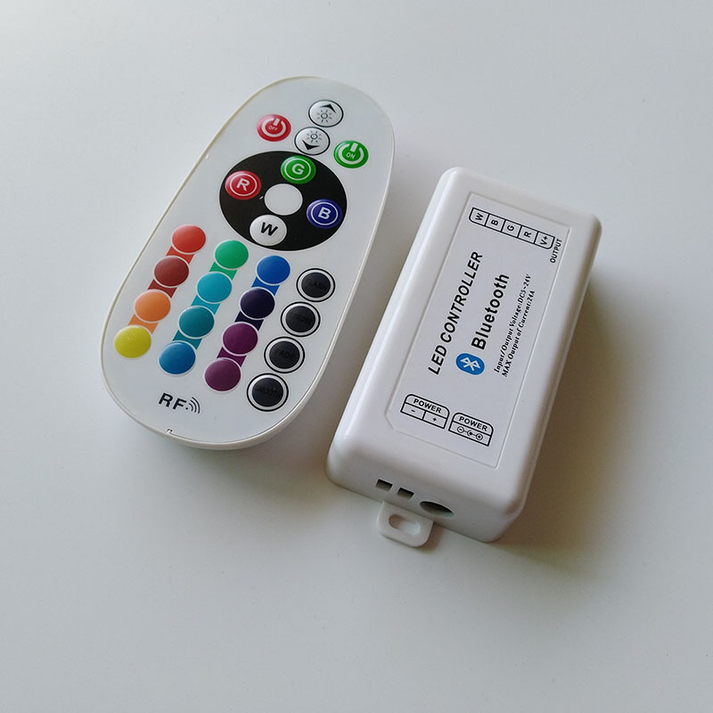 Controlador p/Cintas LED, RGB, 216W, 12Vdc/24Vdc, 6Ax3, Control Bluetooth, Control distancia: 15mts por celular, Control distancia: 5mts por IR con Memoria Interna