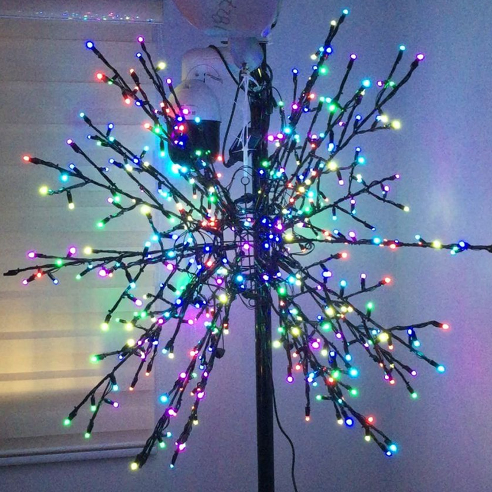 Diente de León 3D Smart Navideña LED p/Exterior, 4.5-9W, RGBW, 24Vdc, Dimensiones: Φ4' (Φ1.2m) 432pcs de LED, Conectable, IP67, No Incluye: Power Supply