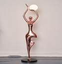 Luz Divina: Figura femenina estilizada, representando una diosa que sostiene una luz celestial