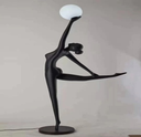 [DGPR-1028843] Galatea: Escultura de una figura femenina en equilibrio, con un globo de luz en alto y posturas elegantes, inspirada en Galatea, la obra de Pigmalión