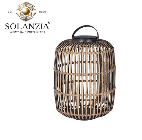 Lámpara Decorativa Artesanal de Piso, Jaula de Hierro, Panel Solar, Dimensiones: 300x430mm, Material: Rattan