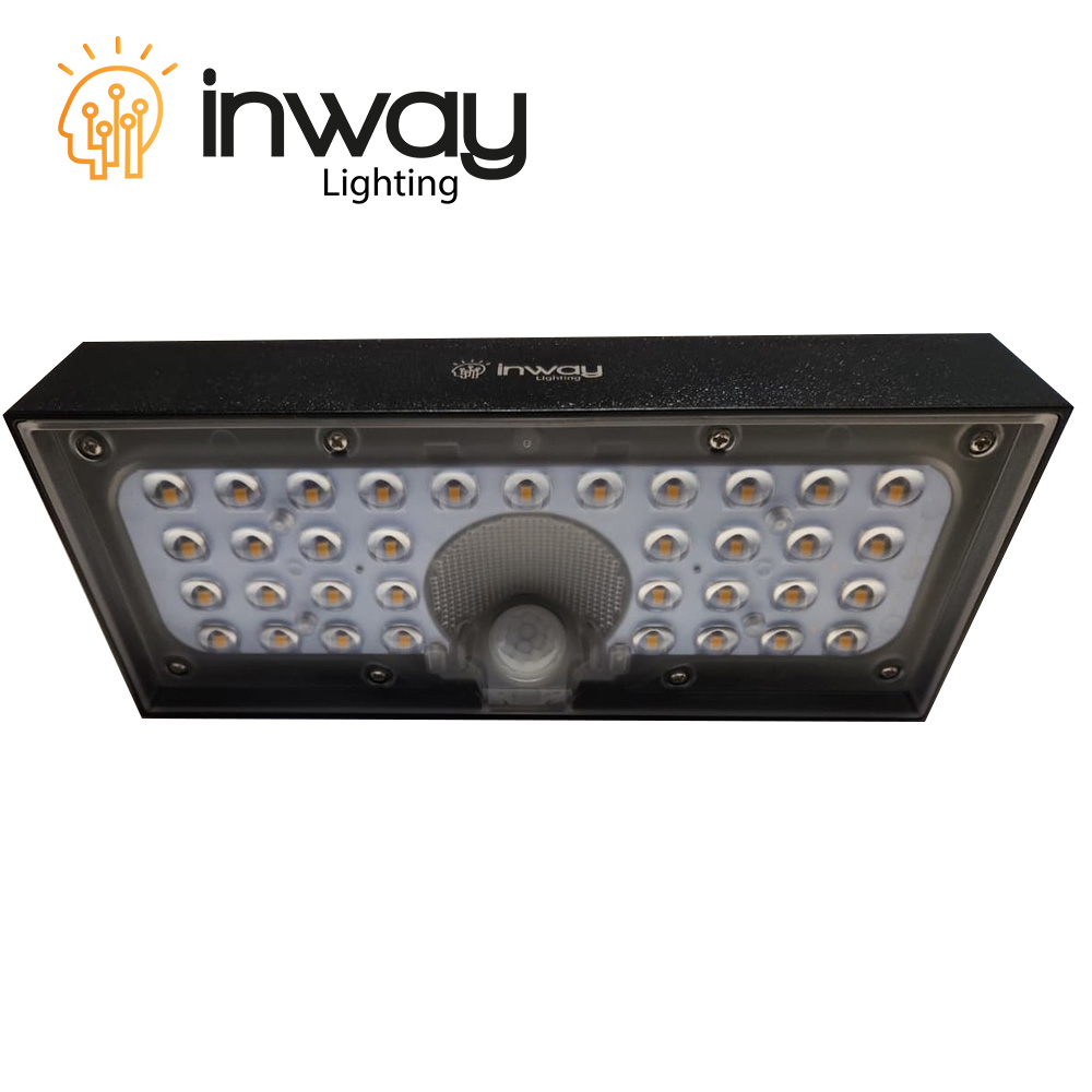 Lámpara Solar LED de Pared (Aplique) de 6W con Panel Solar Integrado de 2.8W, 5.5V y Sensor de Movimiento, SMD2835 x 35pcs, 3000K Blanco Cálido, 140x70 Grados, Con Batería de Litio de 11.1Wh, 3.7V, 3000mAh, IP65, Dimensiones: 230x97x42.7mm, Color Negra, 133Lm/W