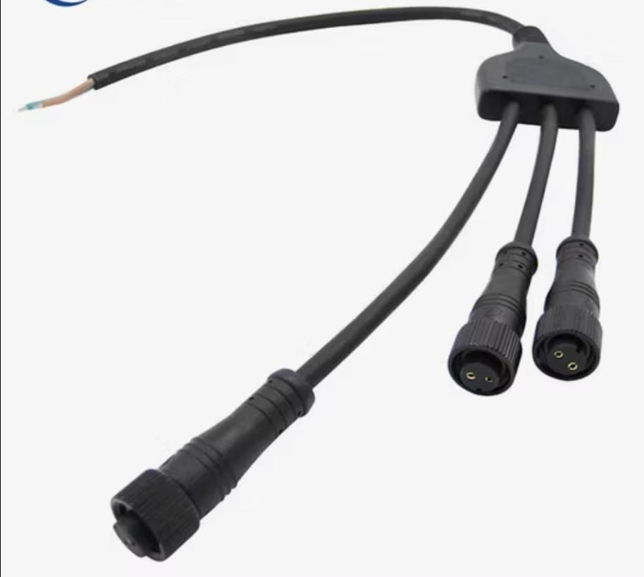 Adaptadores para Extensiones Navideñas de 3 salidas, 110Vac, largo: 40cm, Con cable verde de cobre 2xφ0.2mm2