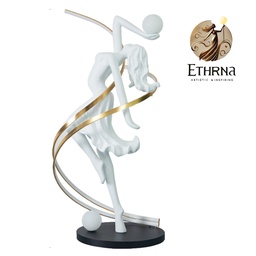 [DGPR-1028842] Ícaro: Figura dinámica con una luz elevada, simbolizando el ascenso y el vuelo de Ícaro con posturas que evocan movimiento.